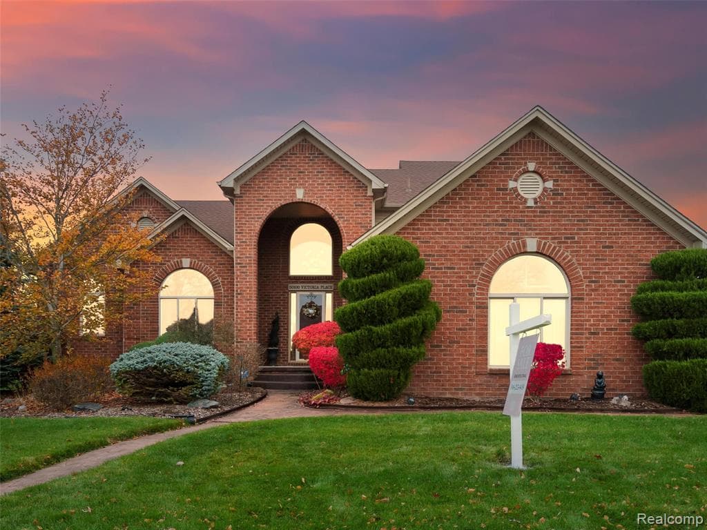 50100 Victoria Place