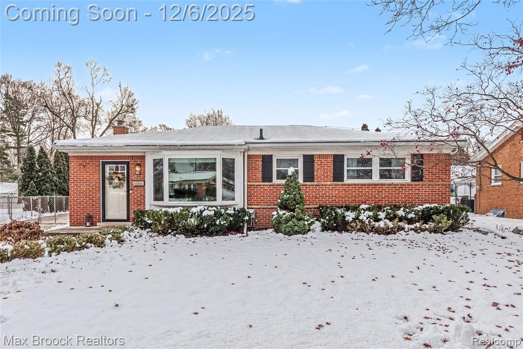 35235 Hathaway Street